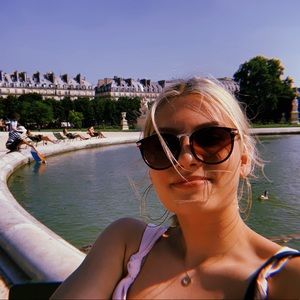 Meet your Posher, Emily